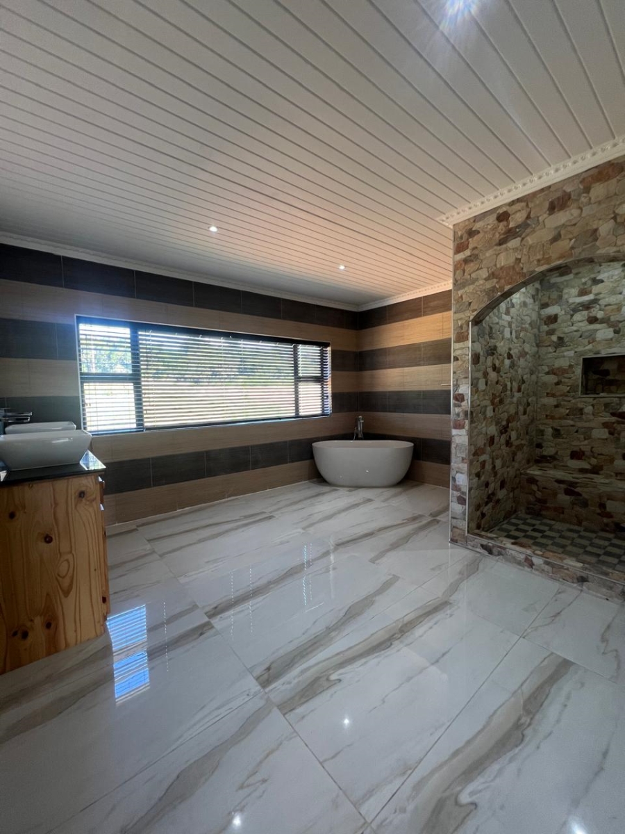 5 Bedroom Property for Sale in Royalston Residential Estate and Wildlife Reserve Eastern Cape